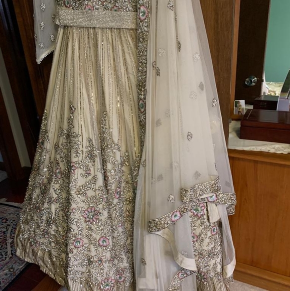 Indian/Pakistani Custom made wedding gown/lengha - Picture 4 of 7
